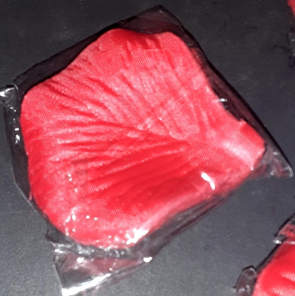 Silk Rose Petals (Special Order) - Picture 2 of 3